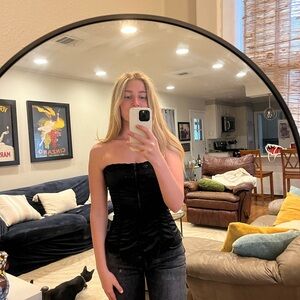 Chic Black Strapless Top